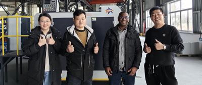 Kliendid külastavad vahatehast